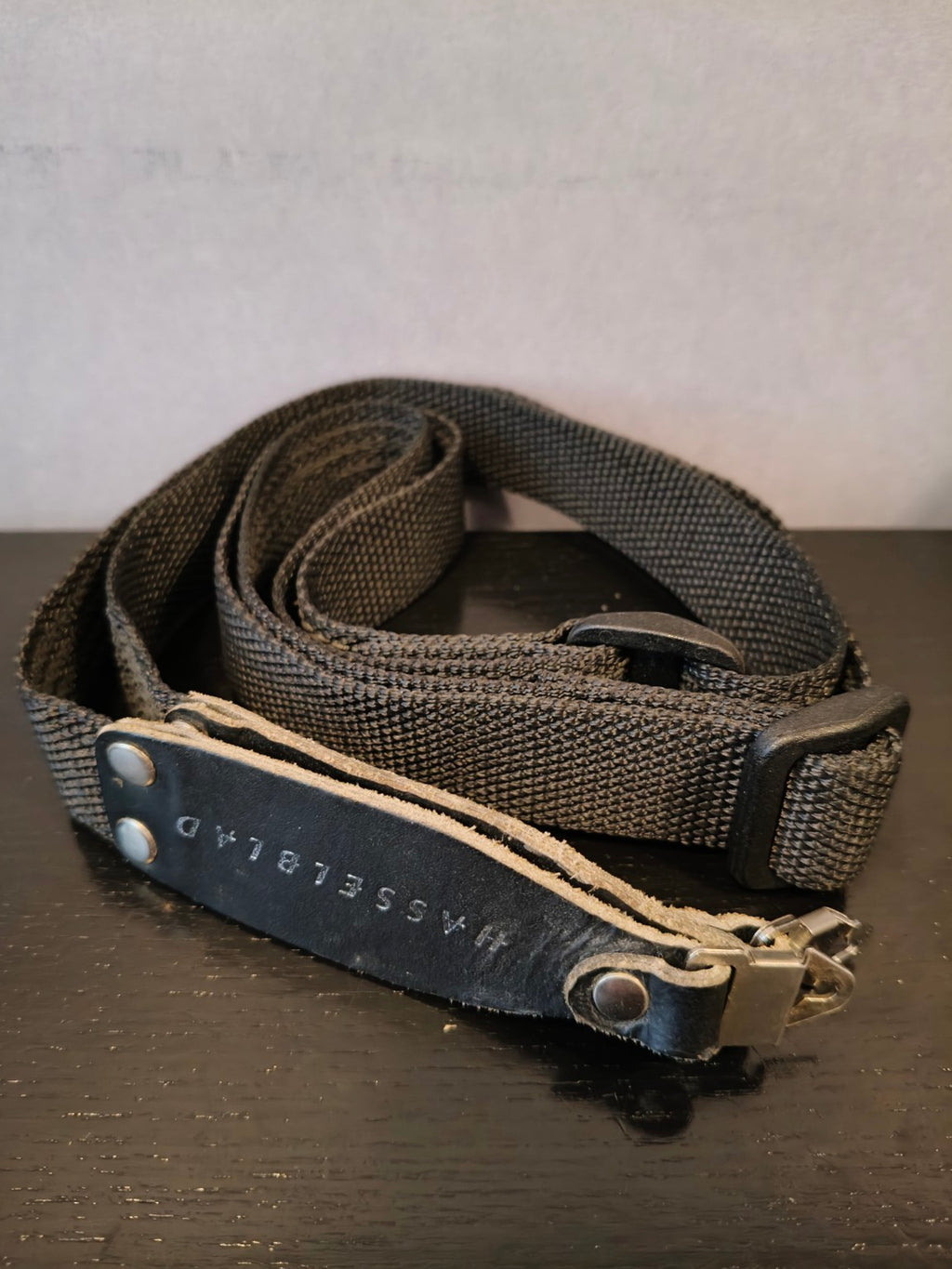 Hasselblad draagriem met metalen bevestigingen