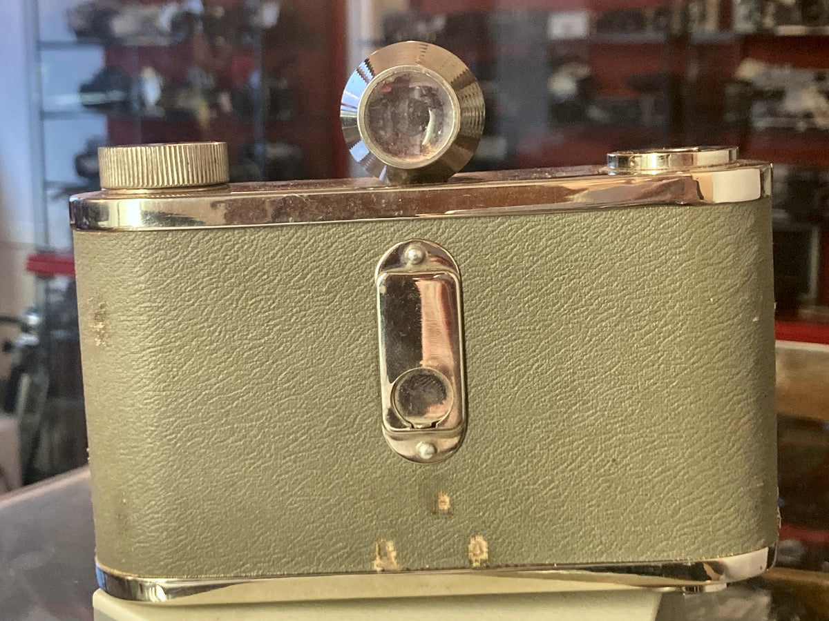 Tahbes Synchro 6×6-camera met originele leren tas, ca. 1948 – foto 5
