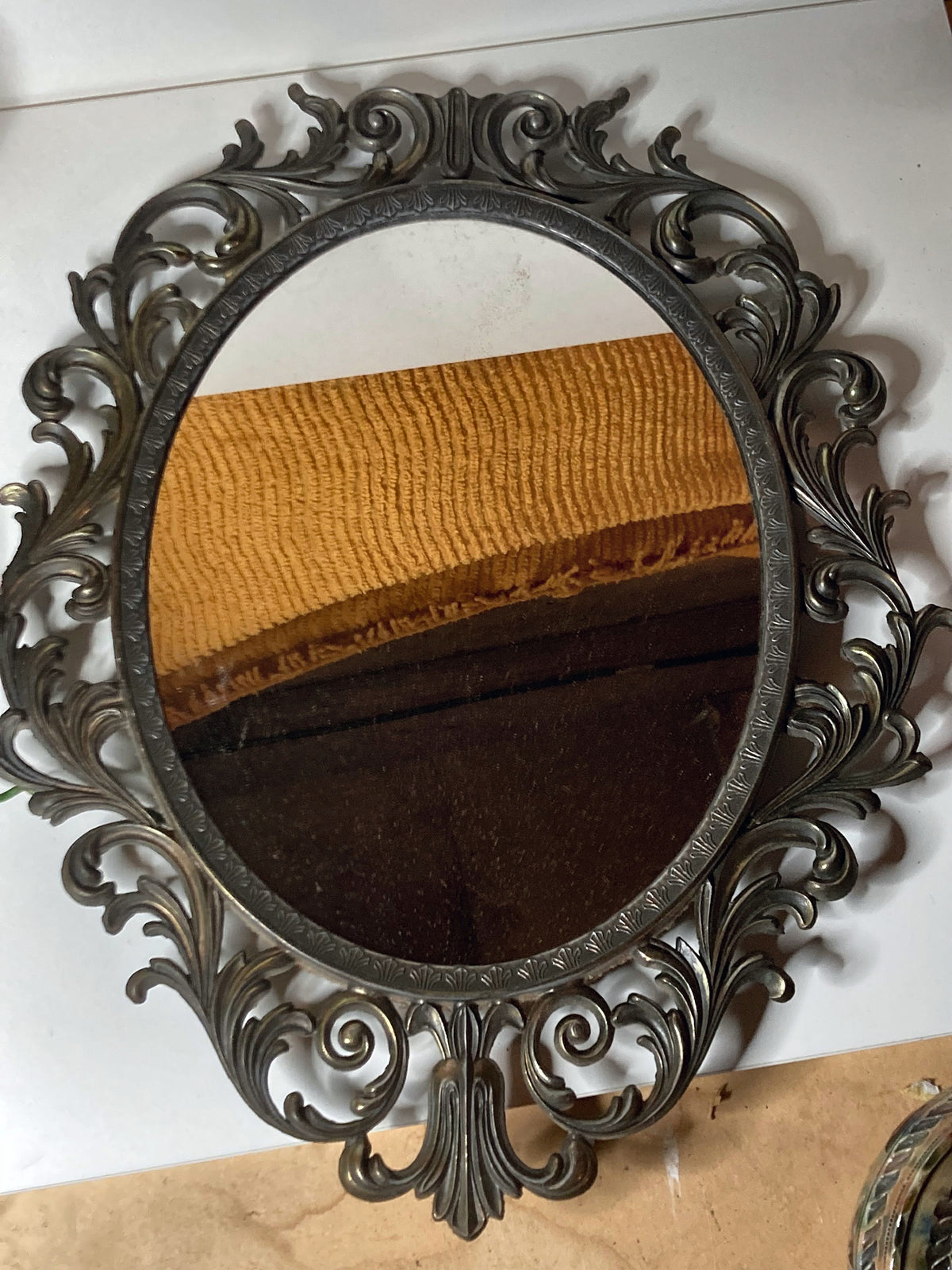 Ovale vintage spiegel met opengewerkte sierlijst – foto 1