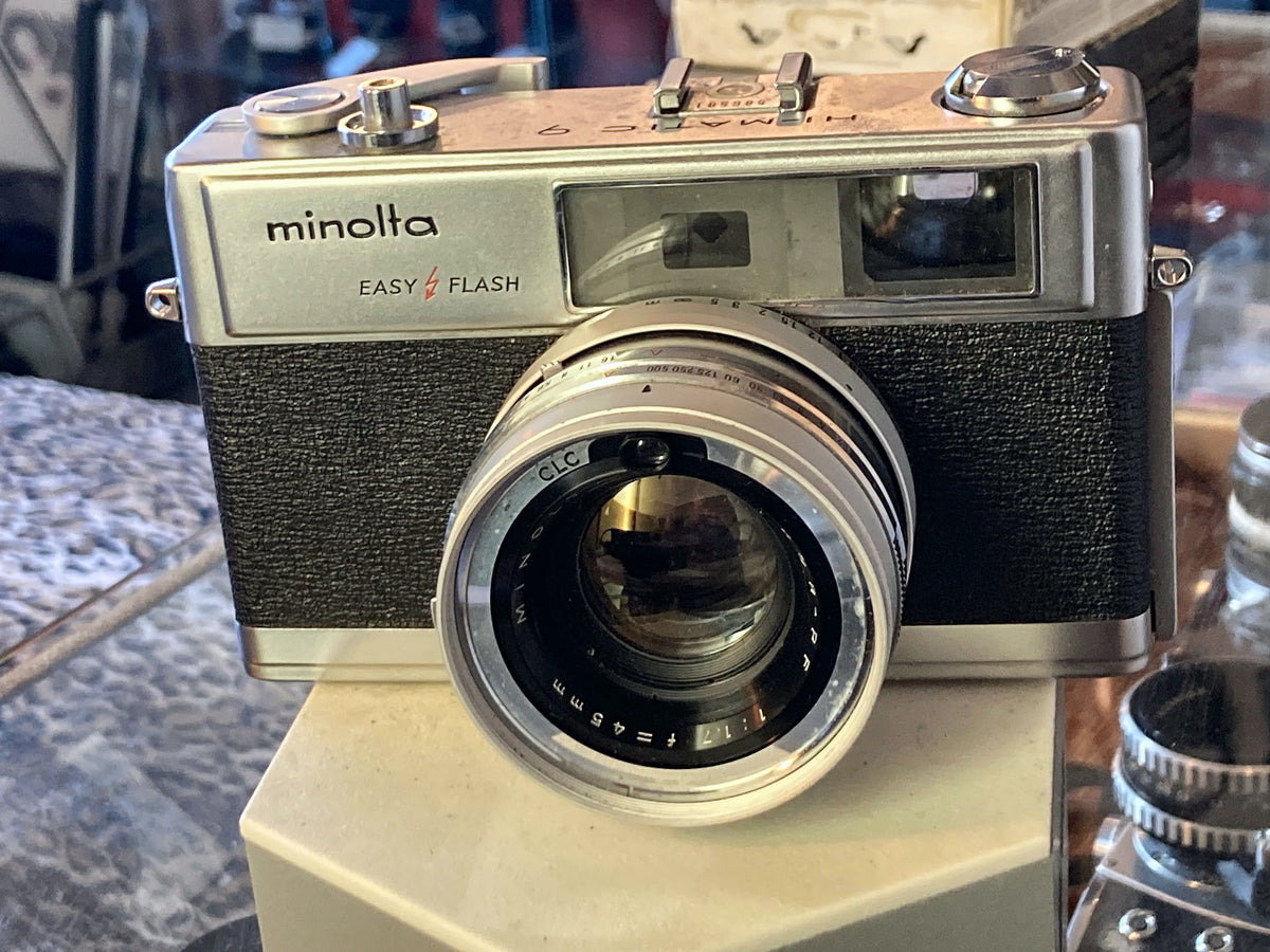 Minolta Hi-Matic 9 + Rokkor-PF 1.7/45mm – Analoge meetzoekercamera – foto 2 van 3