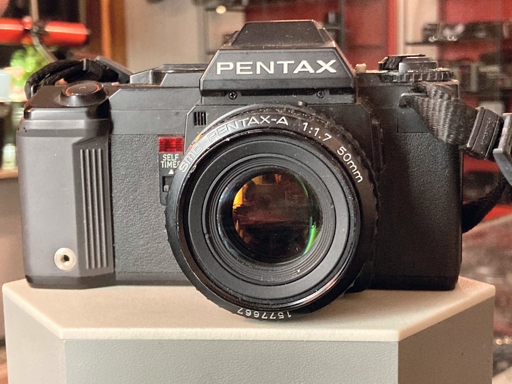 Pentax A3 spiegelreflexcamera met SMC Pentax-A 50mm f/1.7 lens – foto 1 van 3
