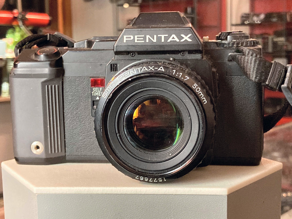 Pentax A3 spiegelreflexcamera met SMC Pentax-A 50mm f/1.7 lens – foto 1 van 3