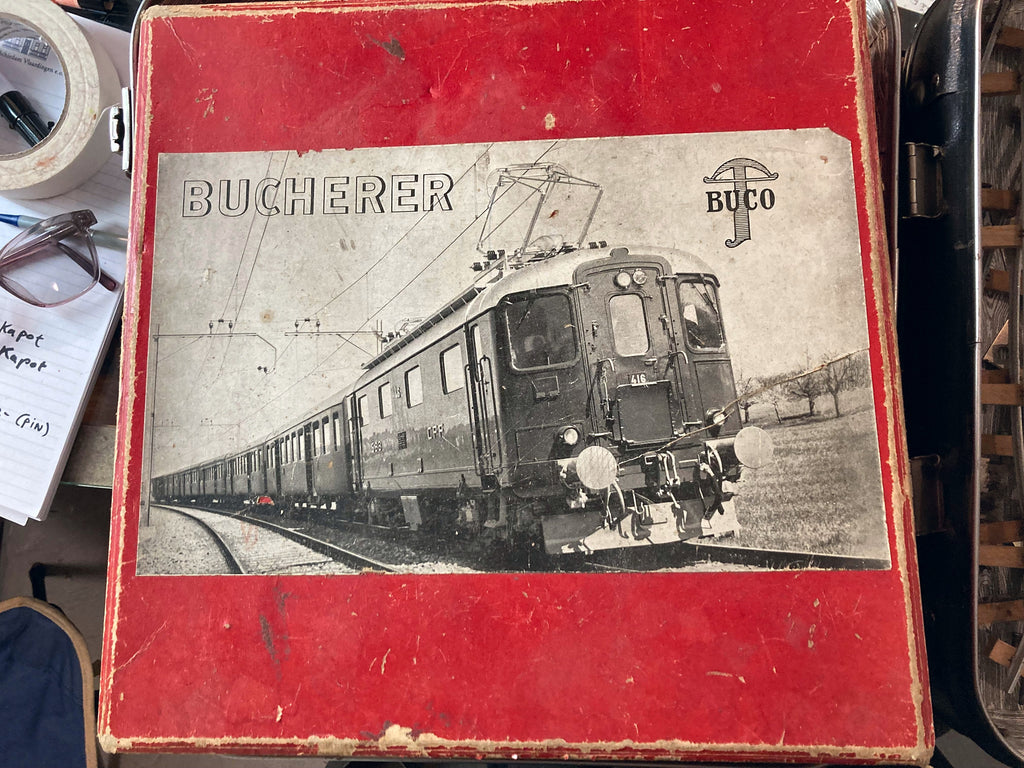 UCO Bucherer spoor 0-treinset met opwindlocomotief 212, rijtuigen en rails – foto 1