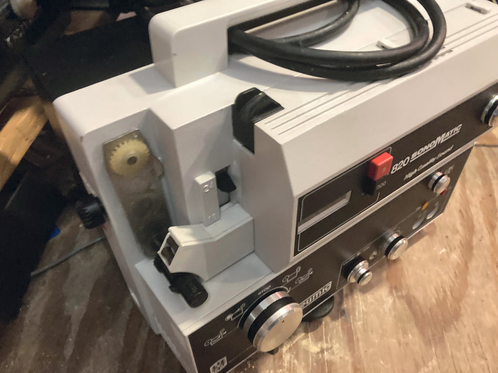 Eumig 820 Sonomatic Super 8 geluidsfilmprojector met zoomlens – foto 3 van 4
