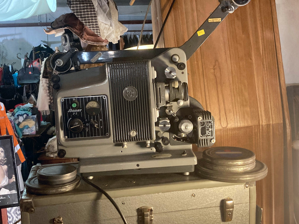 Bauer P5 16mm filmprojector met Kiptaron lens en originele transportkoffer – foto 1 van 7