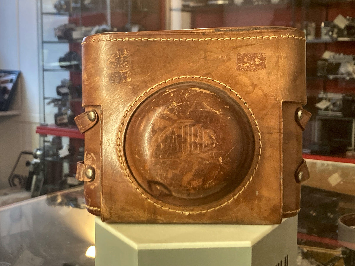 Tahbes Synchro 6×6-camera met originele leren tas, ca. 1948 – foto 2