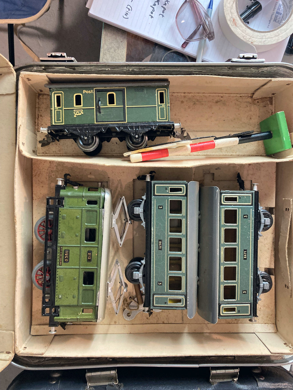 UCO Bucherer spoor 0-treinset met opwindlocomotief 212, rijtuigen en rails – foto 3