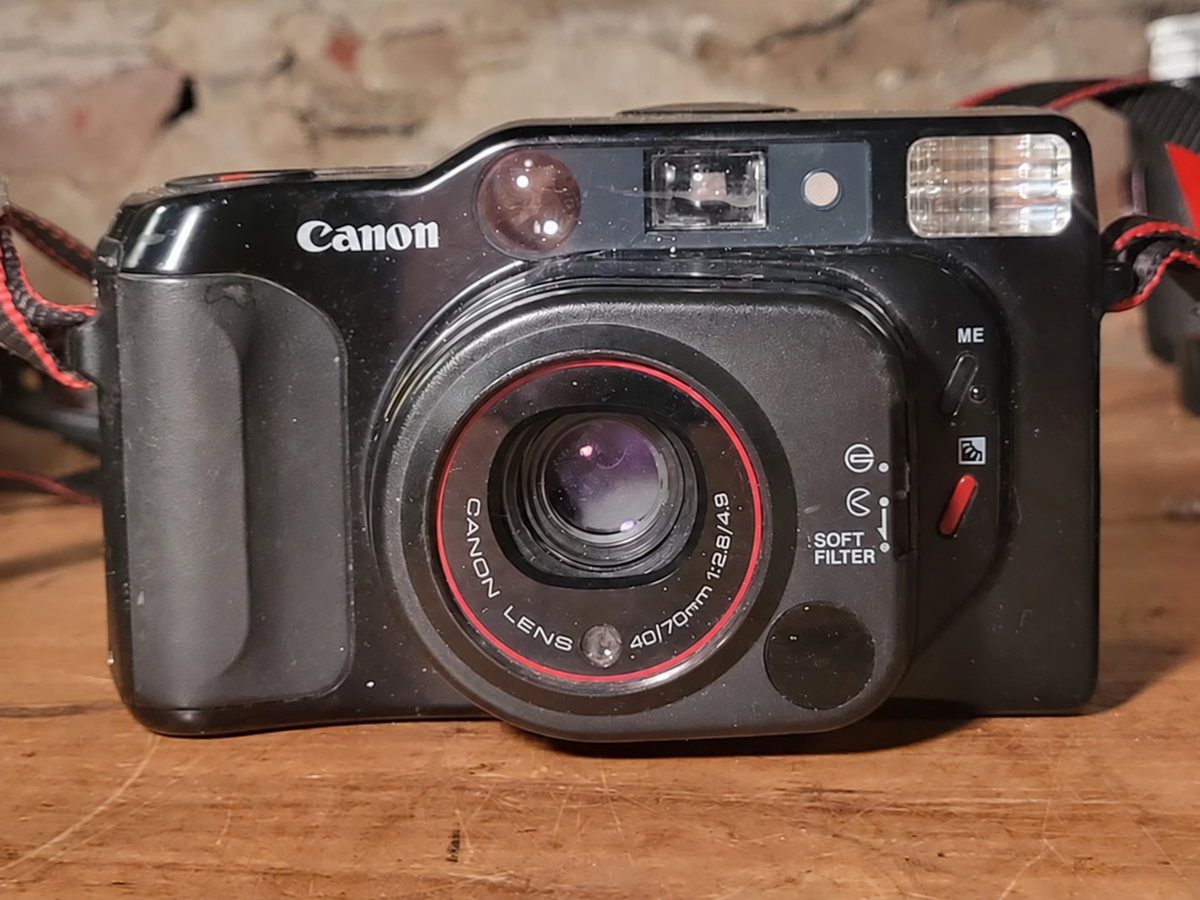 Canon Top Twin 35mm analoge compactcamera met 40/70mm twin lens