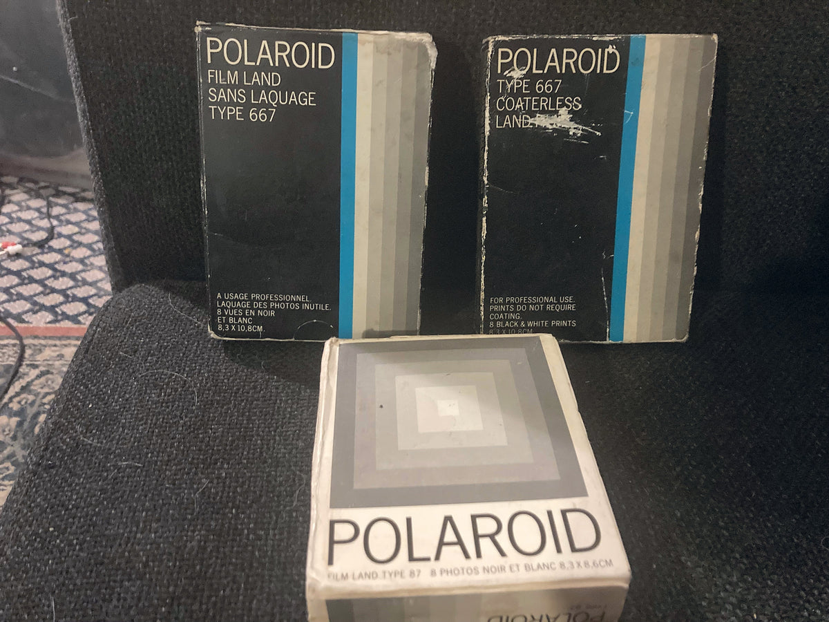 Drie vintage Polaroid filmpakken Type 667 en Type 87 zwart-wit, verlopen 1981 – foto 1 van 5