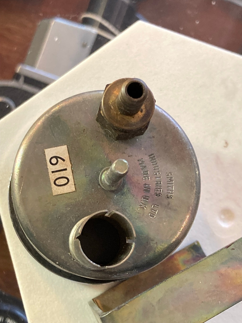 Achterkant Smiths vacuümmeter