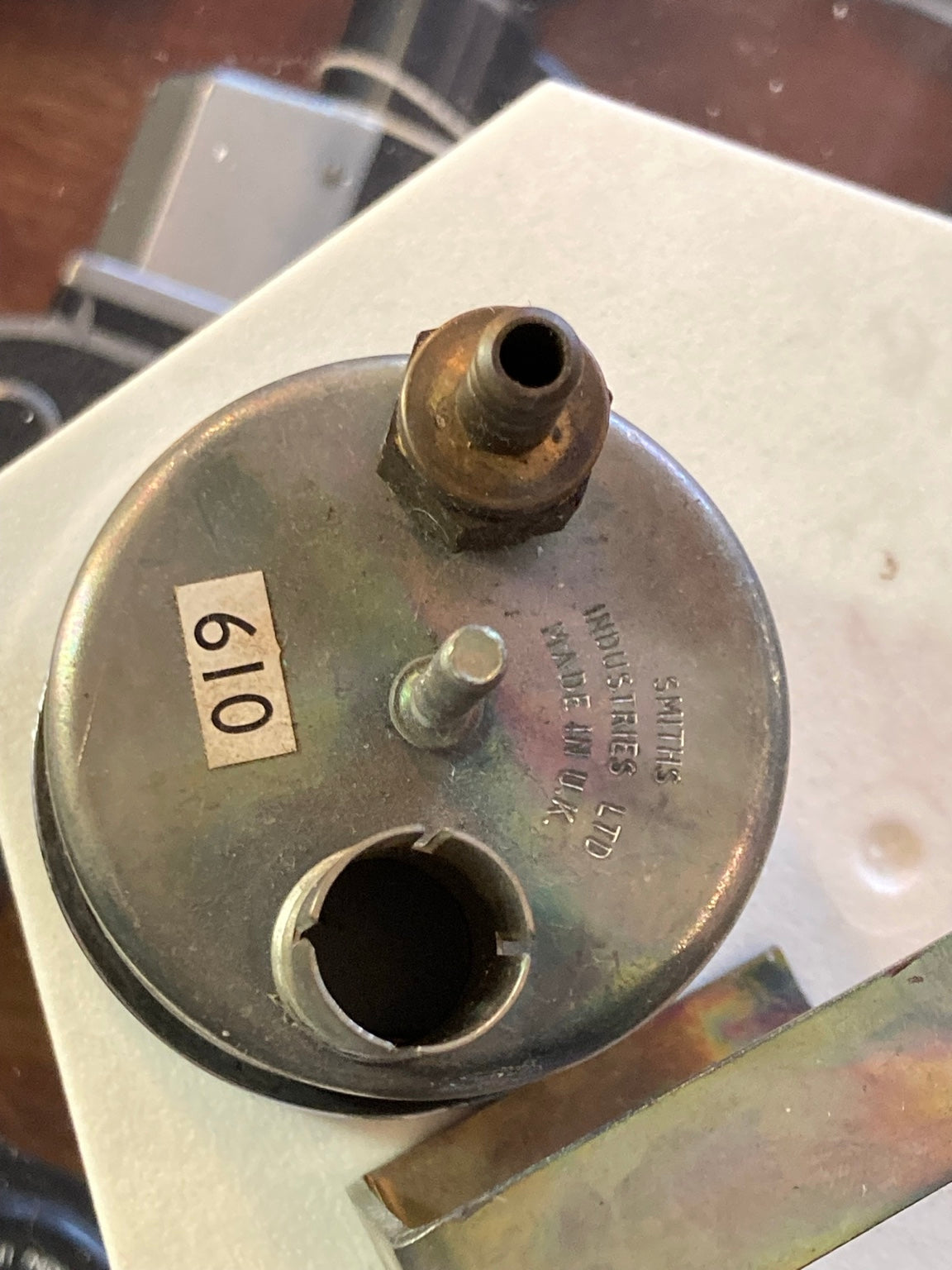 Achterkant Smiths vacuümmeter
