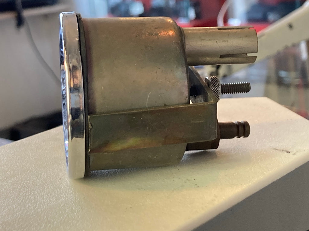 Zijaanzicht Smiths vacuümmeter met montagebeugel