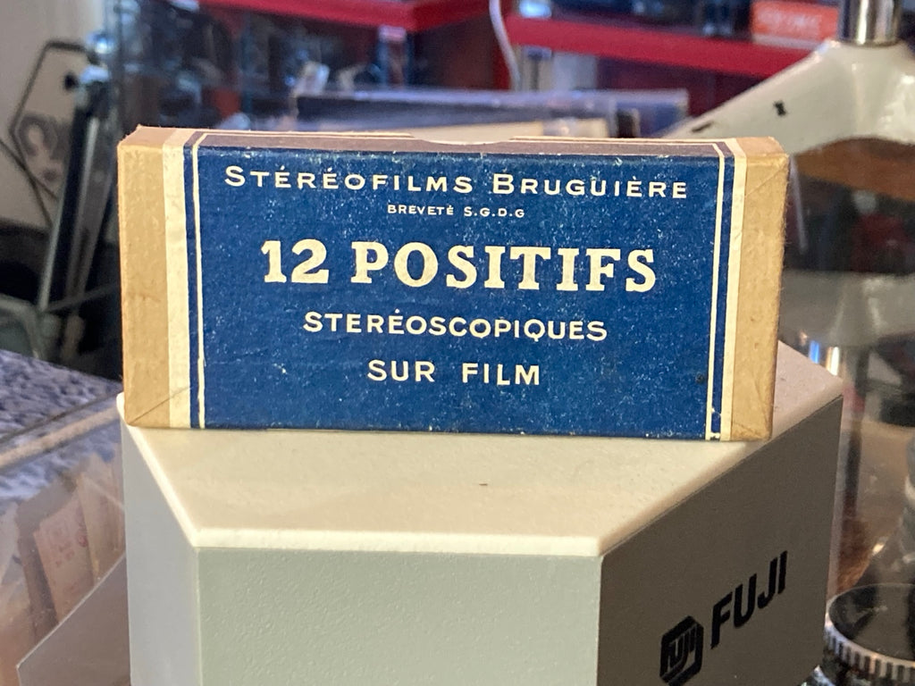 Voorkant doos met 12 stereoscopische positieven op film