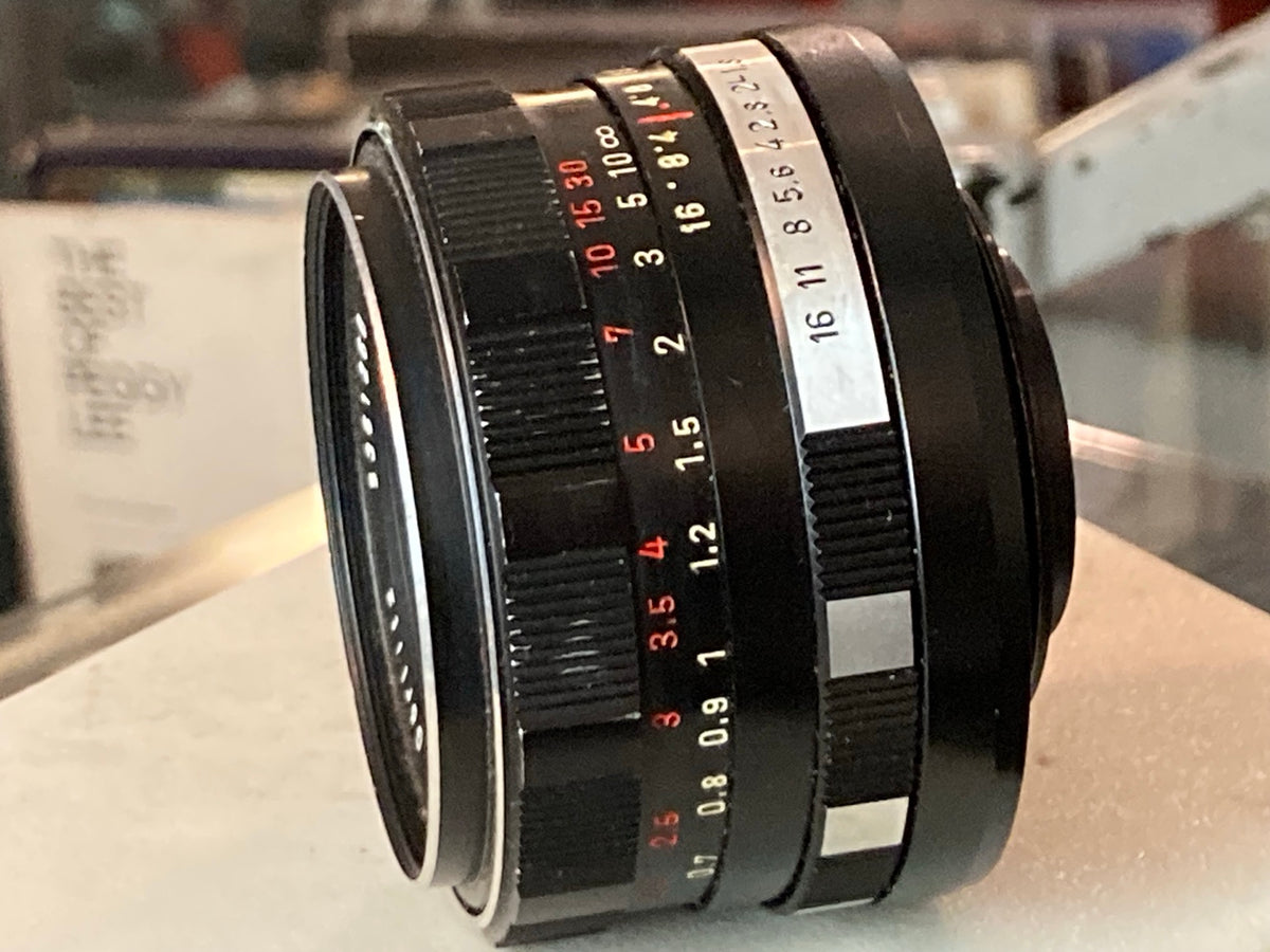Meyer-Optik Görlitz Oreston 50mm f/1.8 - side