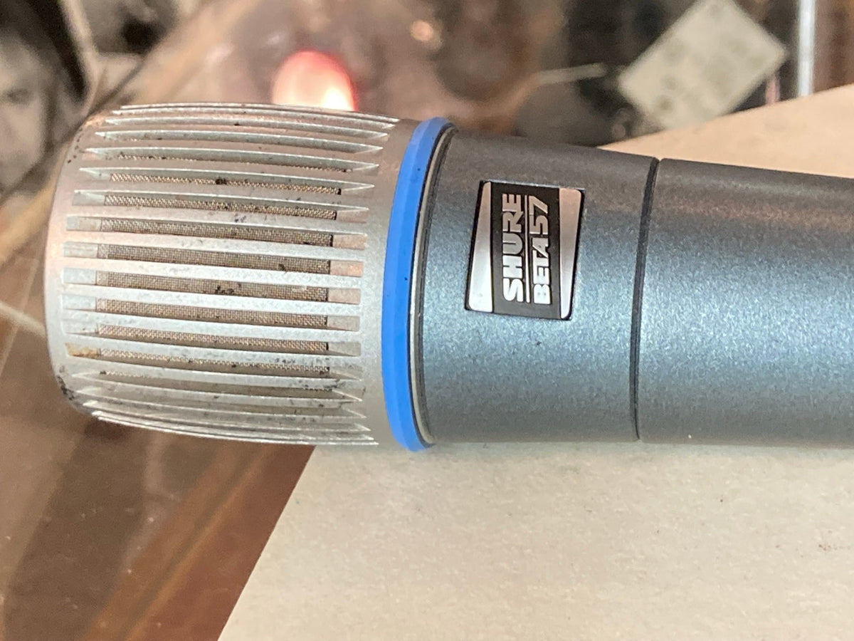 Shure Beta 57 modelbadge