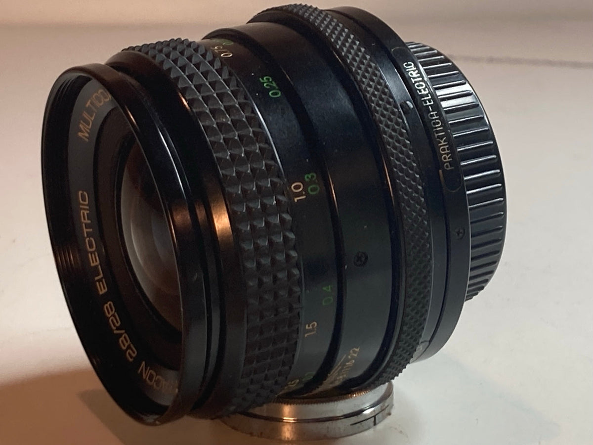 Pentacon Electric MC 28mm f/2.8 lens – zijkant