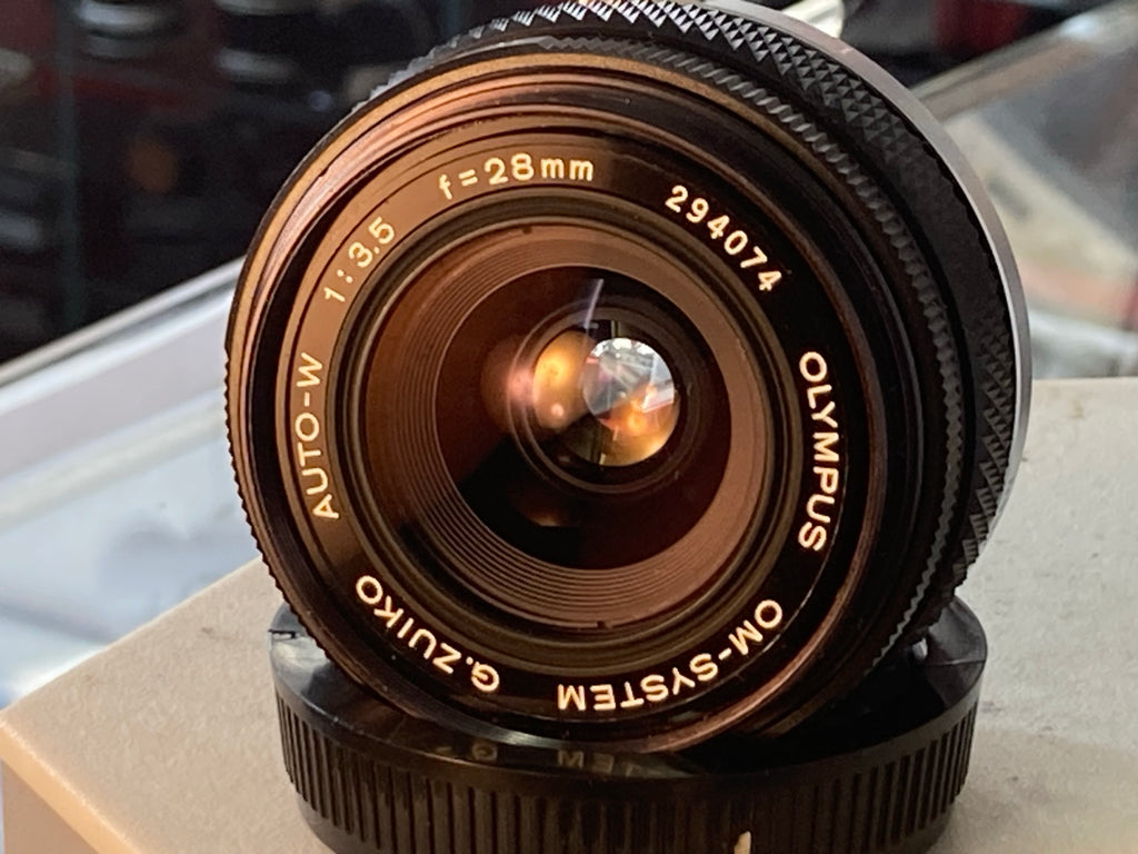 Olympus G.Zuiko Auto-W 28mm f/3.5 – voorzijde