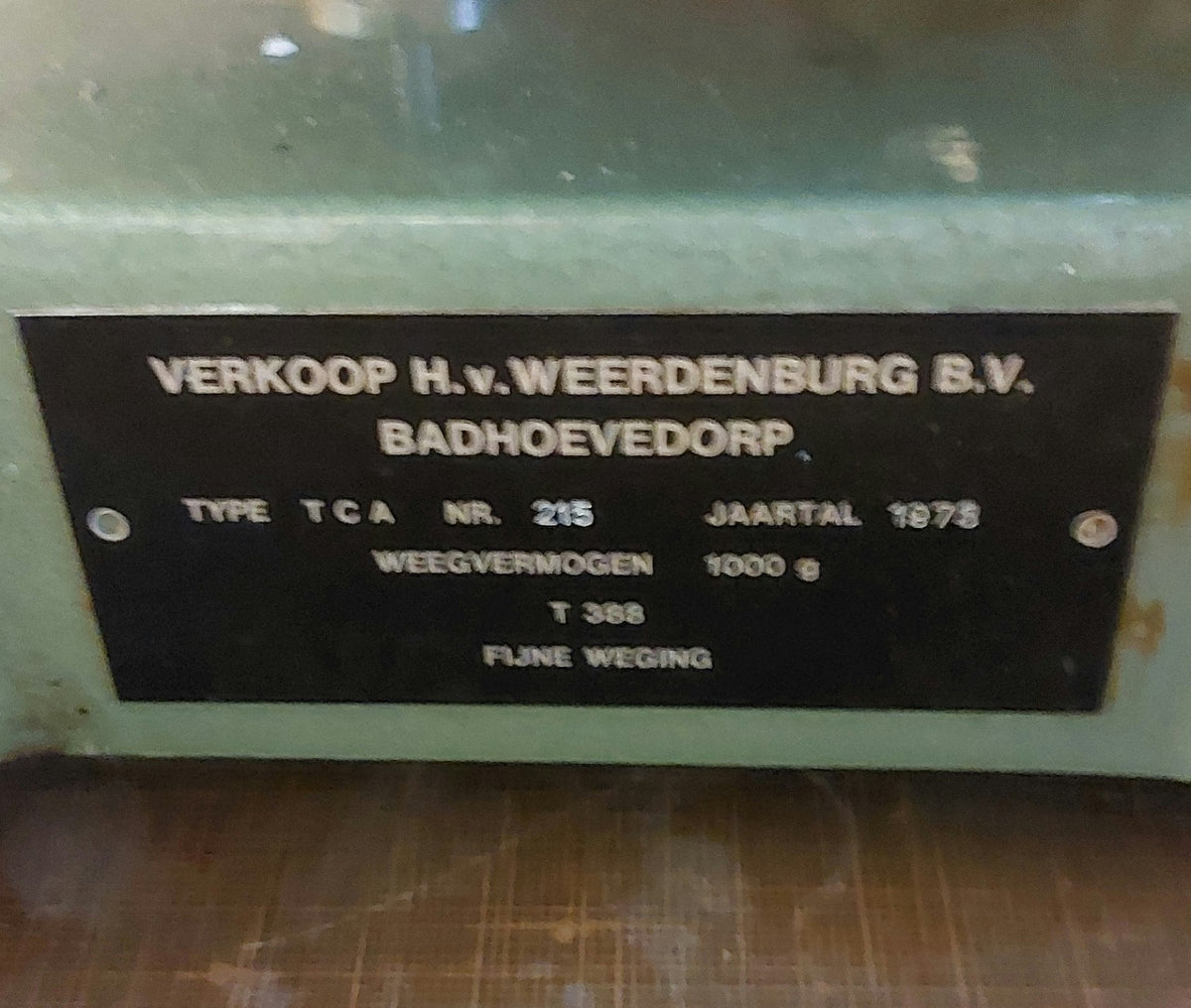 Typeplaat TCA nummer 215 bouwjaar 1975 weegvermogen 1000 gram