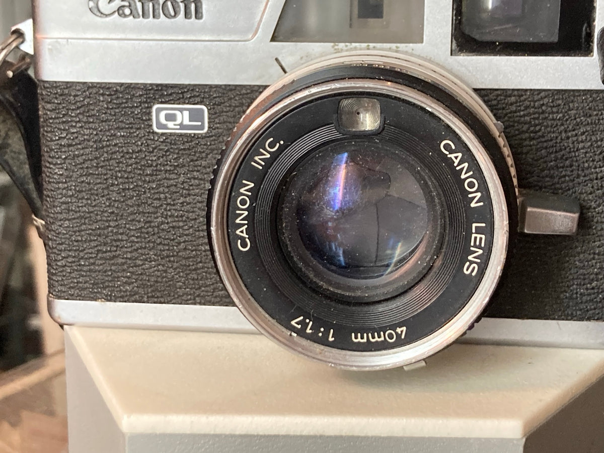 Detail van het 40mm f/1.7-objectief van de Canonet QL17