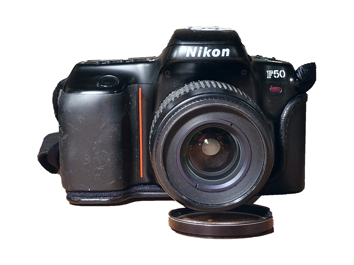 Nikon F50 analoge spiegelreflexcamera met Nikon AF Nikkor 35-80mm f/4-5.6D – vintage analoge camera bij De Majum Rotterdam