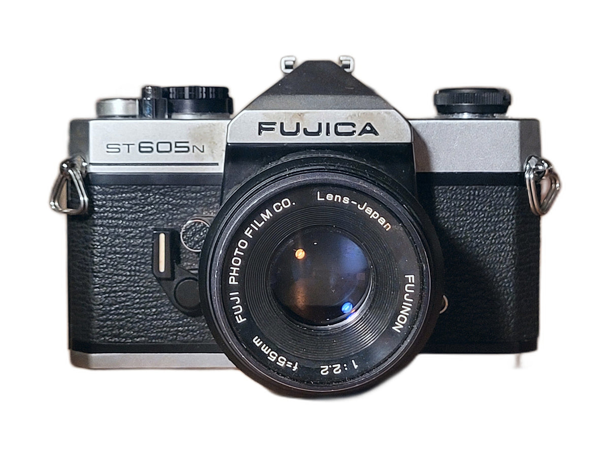 Fujica ST605N 35mm spiegelreflexcamera met Fujinon 55mm f/2.2 – vintage analoge camera bij De Majum Rotterdam