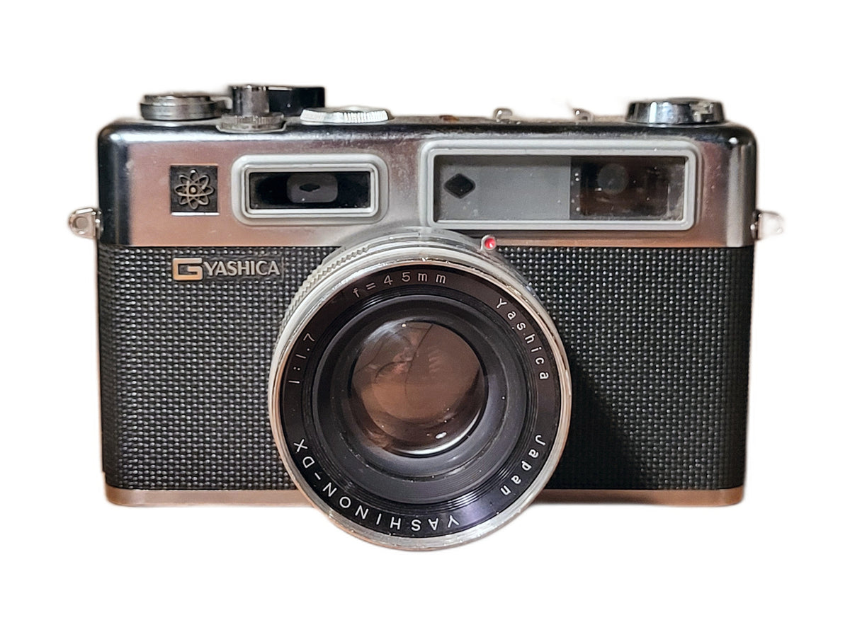 Yashica Electro 35 rangefinder camera met Color-Yashinon DX 45mm f/1.7 – vintage analoge camera bij De Majum Rotterdam