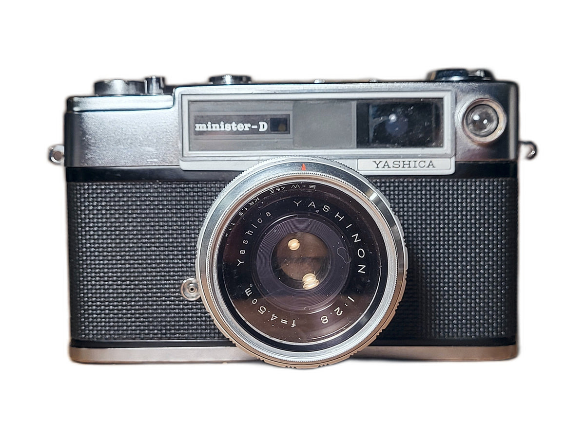 Yashica Minister III 35mm meetzoekercamera met Yashinon-DX 45mm f/2.8 – vintage analoge camera bij De Majum Rotterdam