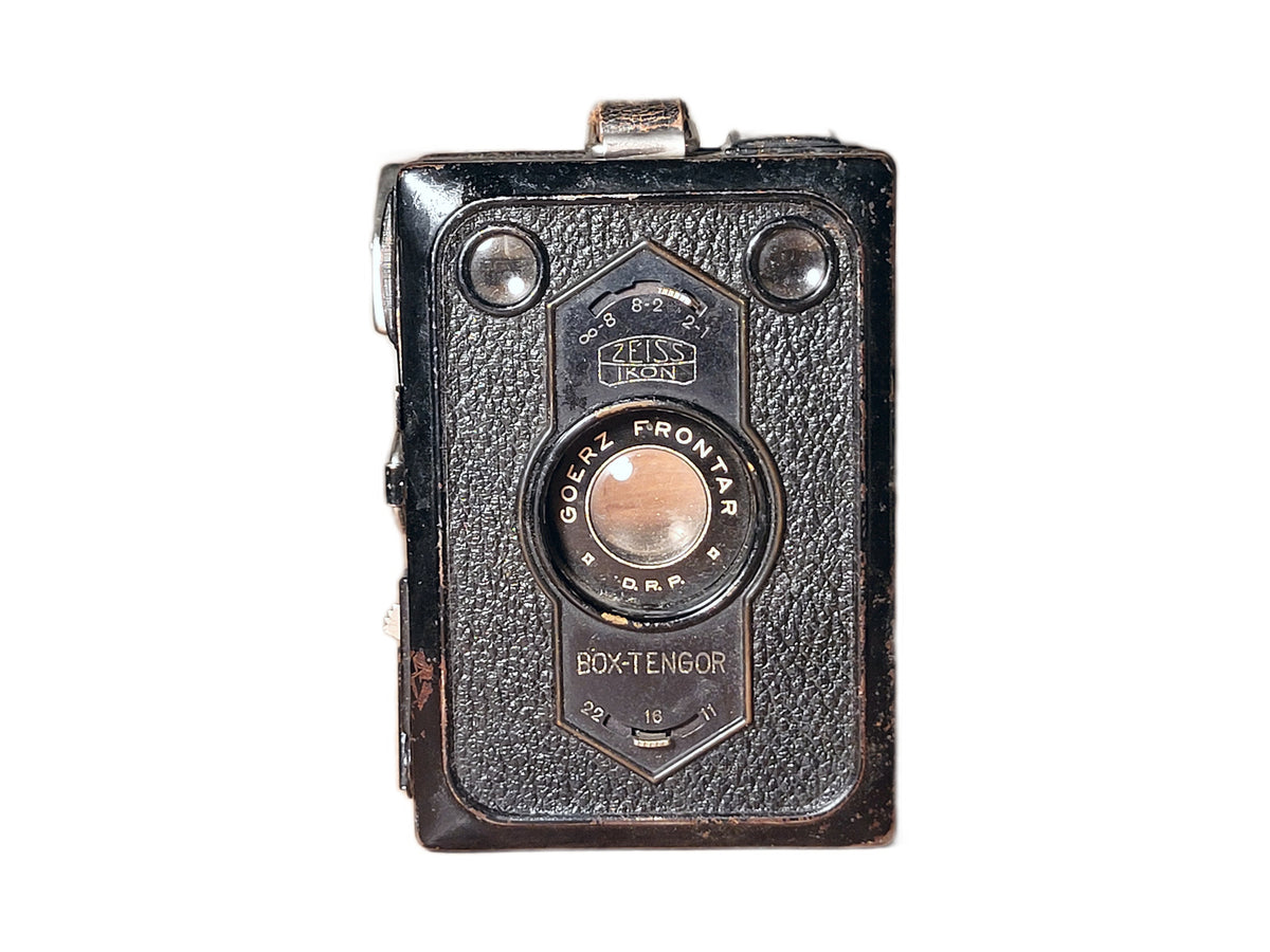 Zeiss Ikon Box-Tengor Boxcamera met Goerz Frontar Lens – vintage analoge camera bij De Majum Rotterdam