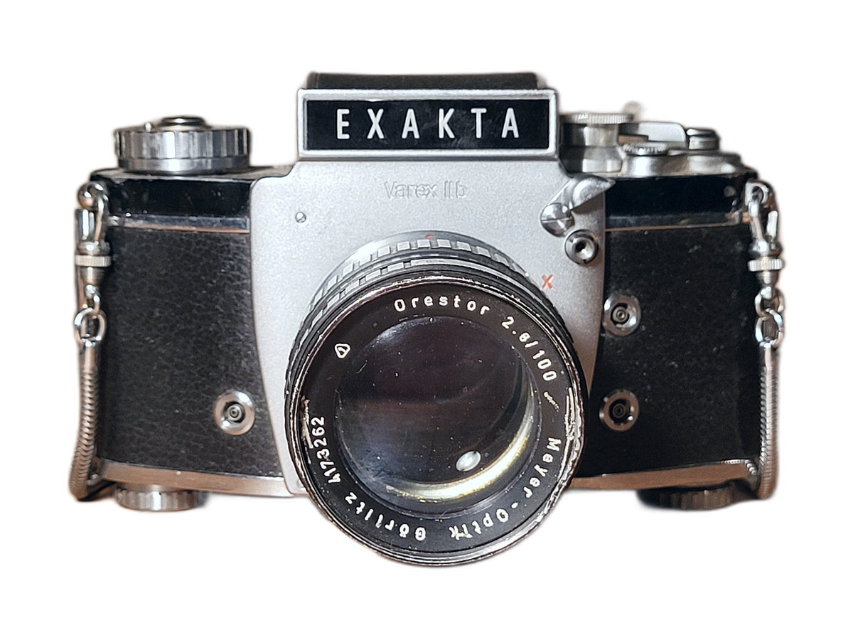 Exakta Varex IIa met Meyer-Optik Görlitz Orestor 100mm f/2.8 – vintage analoge camera bij De Majum Rotterdam