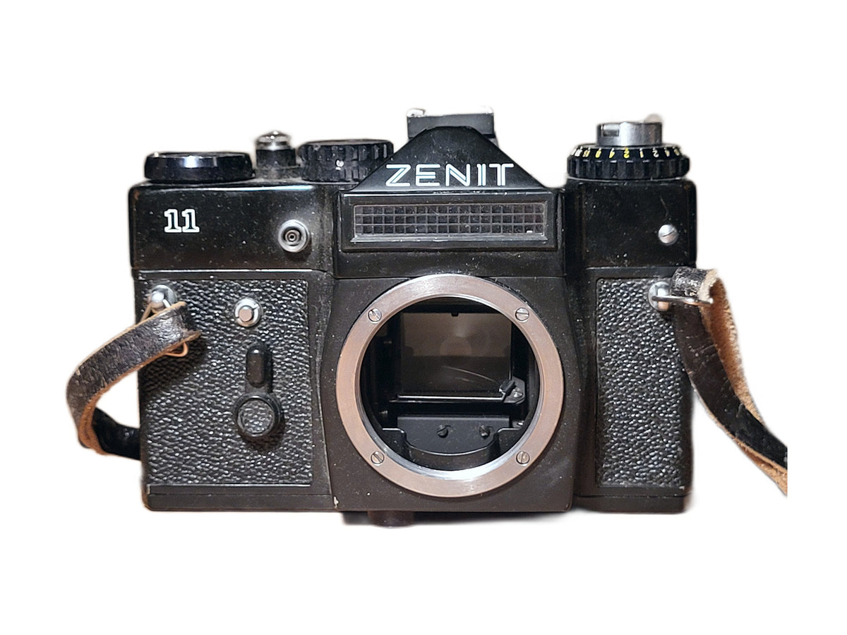 Zenit 11 35mm Spiegelreflexcamera Body – M42 Mount – vintage analoge camera bij De Majum Rotterdam