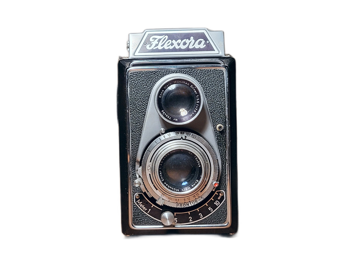 Flexora TLR 6x6 Middenformaat Camera met Enna Ennar 3.5/75mm Lens – vintage analoge camera bij De Majum Rotterdam