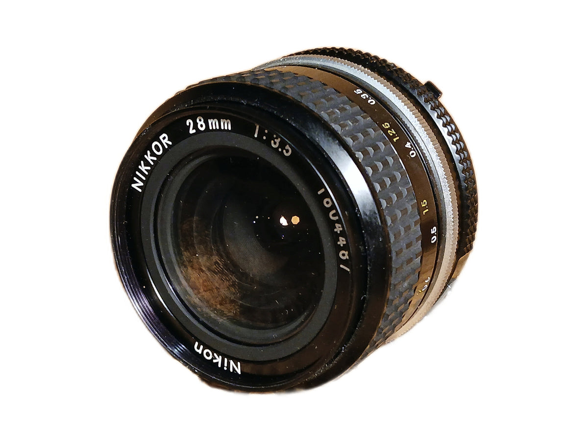 Nikon Nikkor 28mm f/3.5 AI groothoeklens – foto 2 van 2
