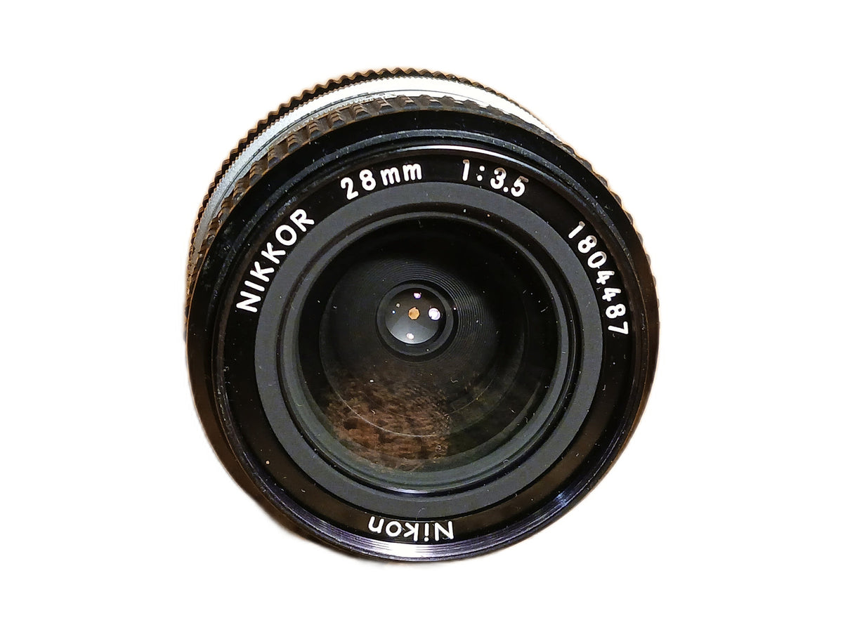 Nikon Nikkor 28mm f/3.5 AI groothoeklens – foto 1 van 2