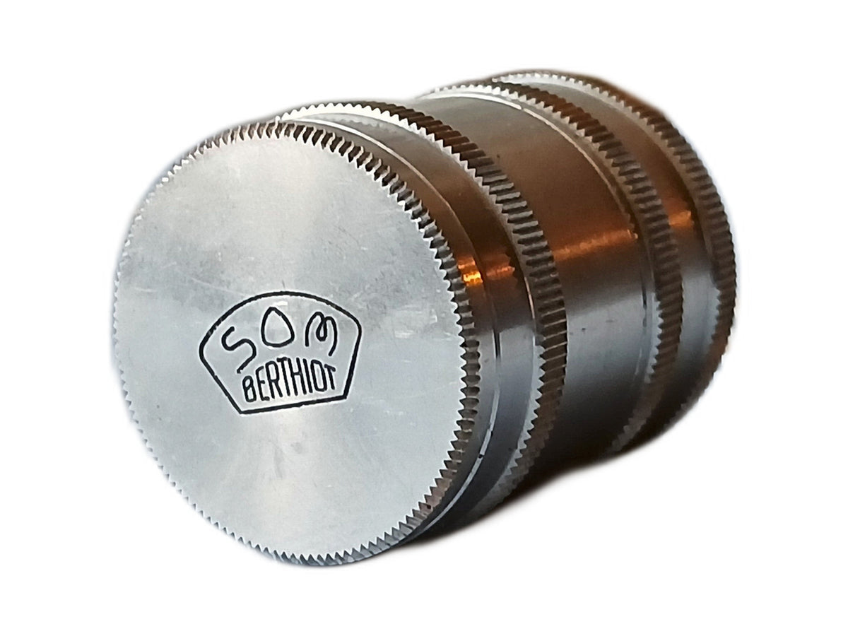 SOM Berthiot Vintage Metalen Lensaccessoires – Lensdoppen + Zonnekap – foto 1