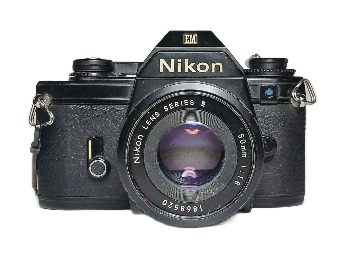 Nikon EM + Nikon Series E 50mm f/1.8 – Analoge spiegelreflexcamera