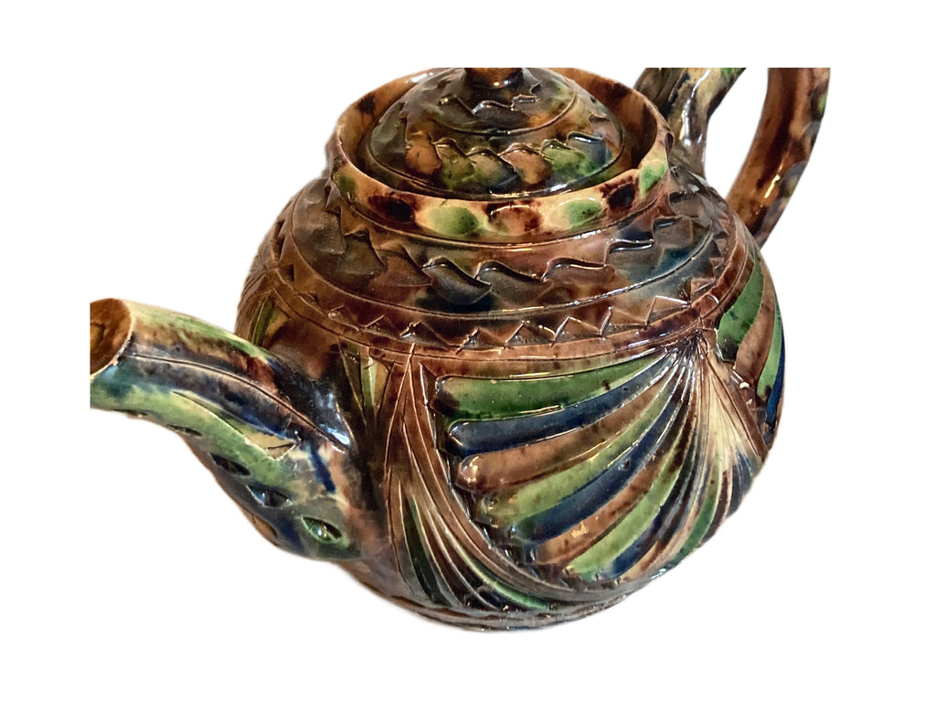 Sculpturale keramische theepot met reliëf en meerkleurig glazuur – foto 1