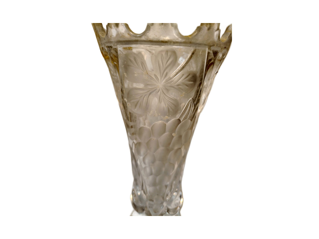 Vintage handgeslepen loodkristallen vaas met bloem- en druivendecor – foto 1 van 3