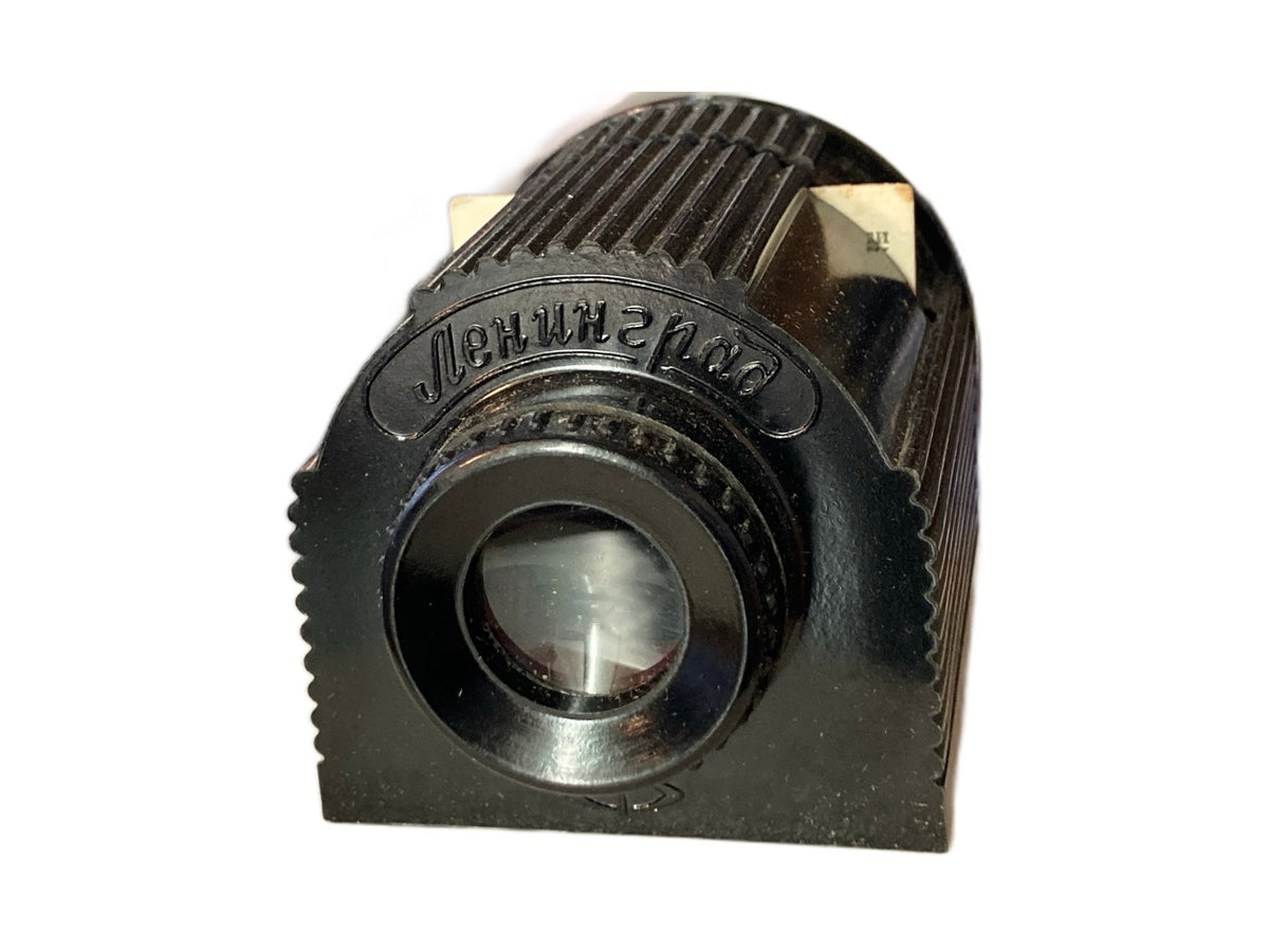 Voorkant en lens van de Lenfilm F-2 filmoscoop