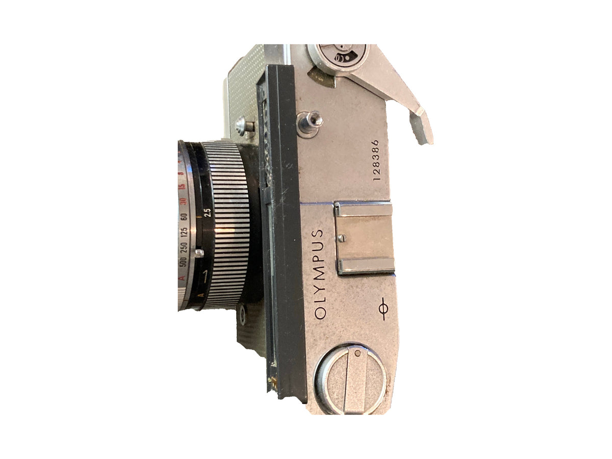 Detail van de bediening en serienummer van Olympus Auto-Eye II EE
