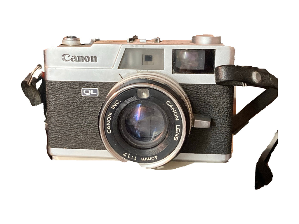 Voorzijde van de Canon Canonet QL17 met 40mm f/1.7-objectief