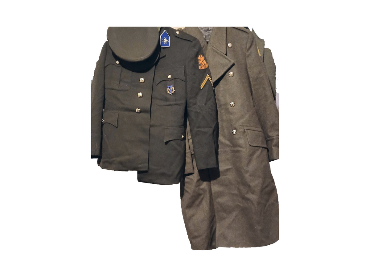 Originele Koninklijke Landmacht Verbindingsdienst uniformpartij 1955–1969 – hoofdfoto, 4:5 uitsnede