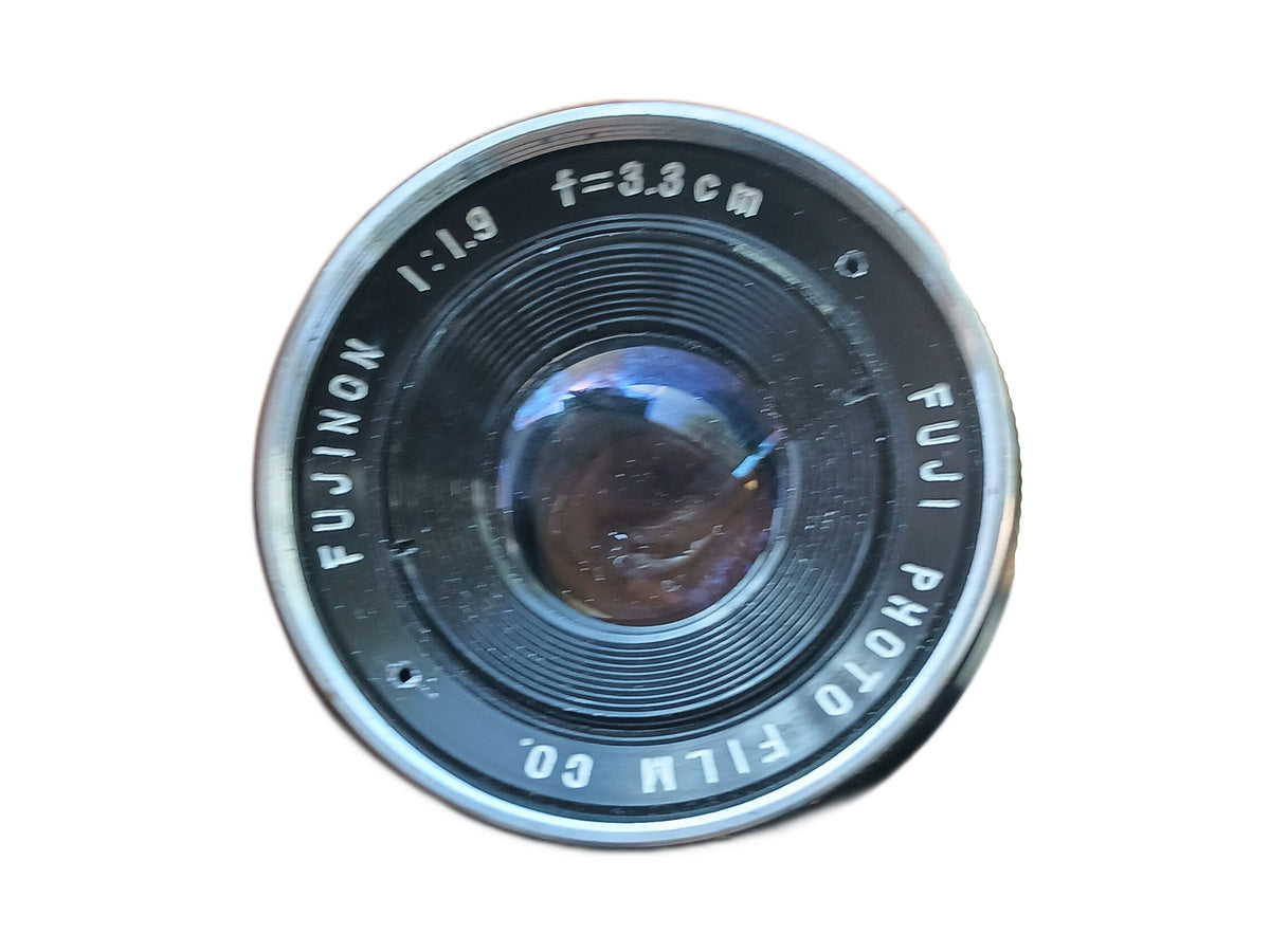 Fujinon 3.3cm f/1.9 Vintage Lens – Fuji Photo Film Co. – hoofdfoto, 4:5 uitsnede