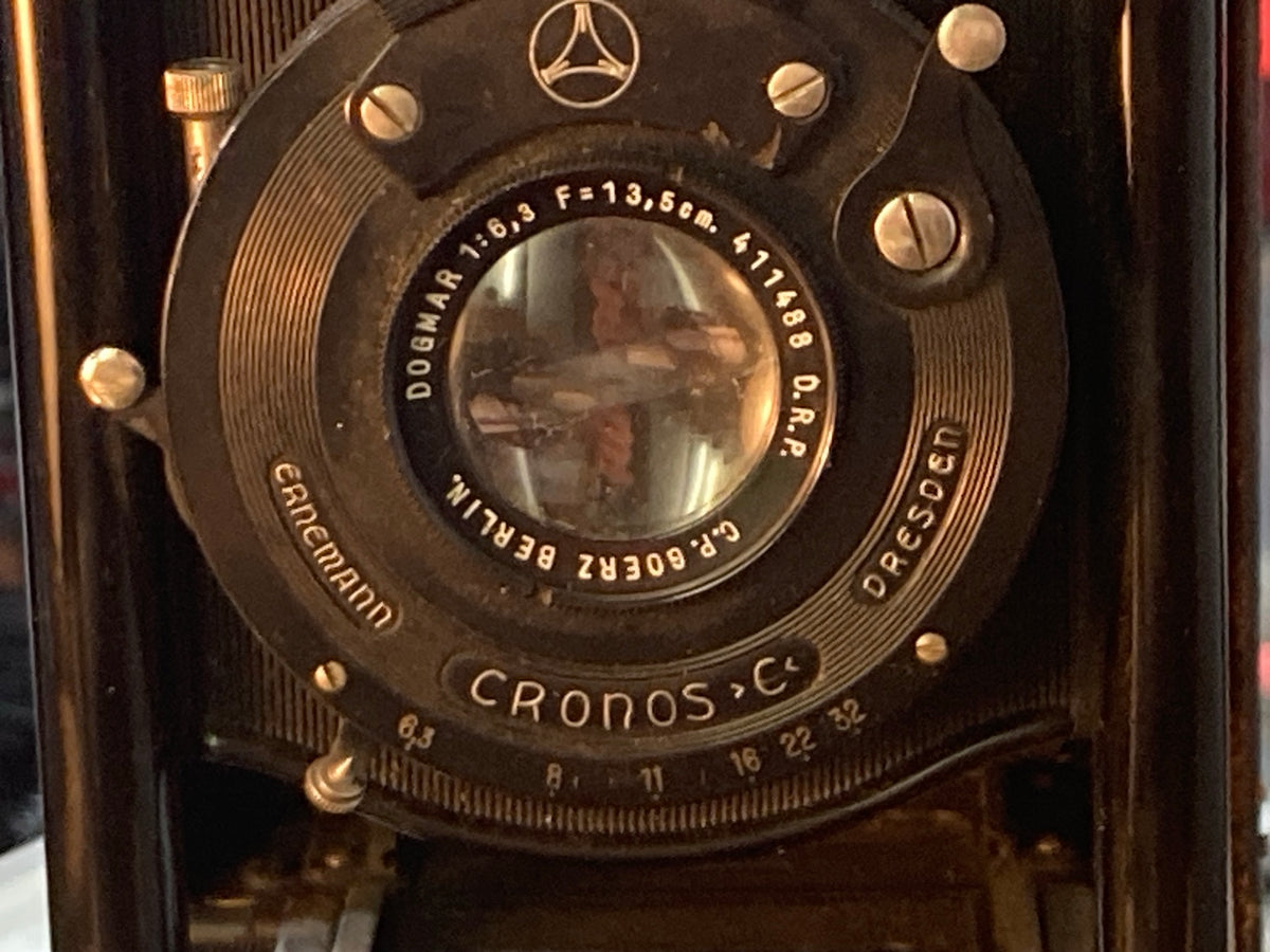 Detail van Cronos-C sluiter en C.P. Goerz Dogmar 13,5cm f/6.3
