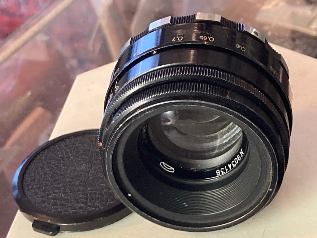 Helios-44 58mm f/2 M39-lens, detail van voorzijde en serienummer