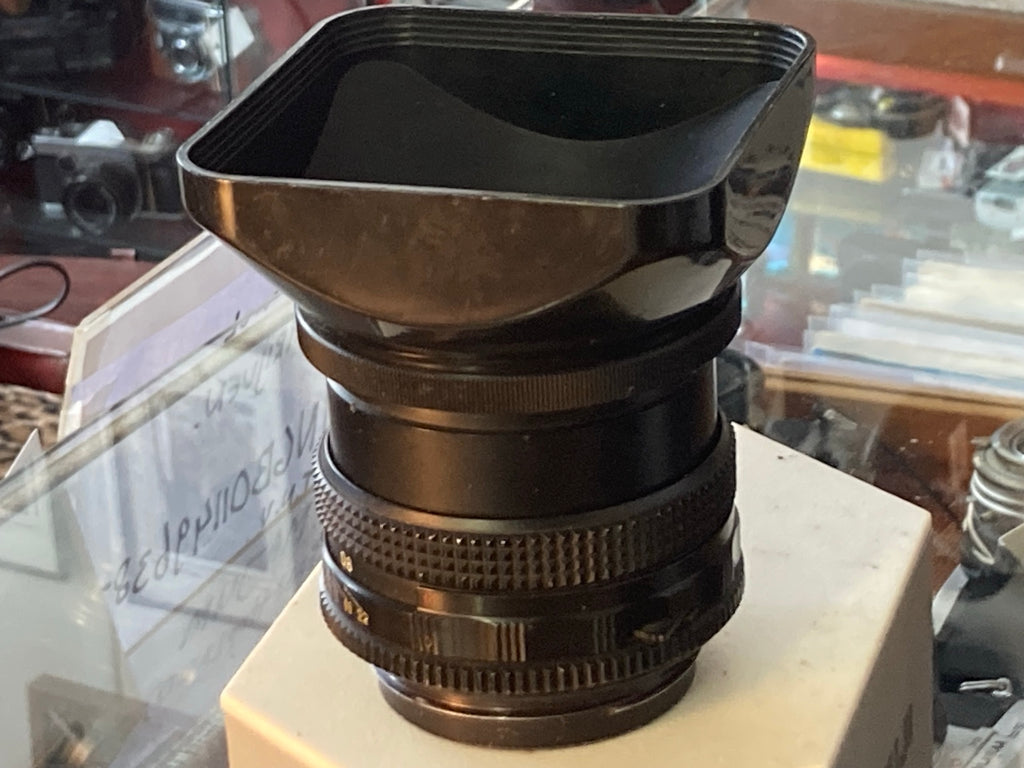 Kaleinar-3B 80mm f/2.8 voor Pentacon Six / Kiev 60 met zonnekap
