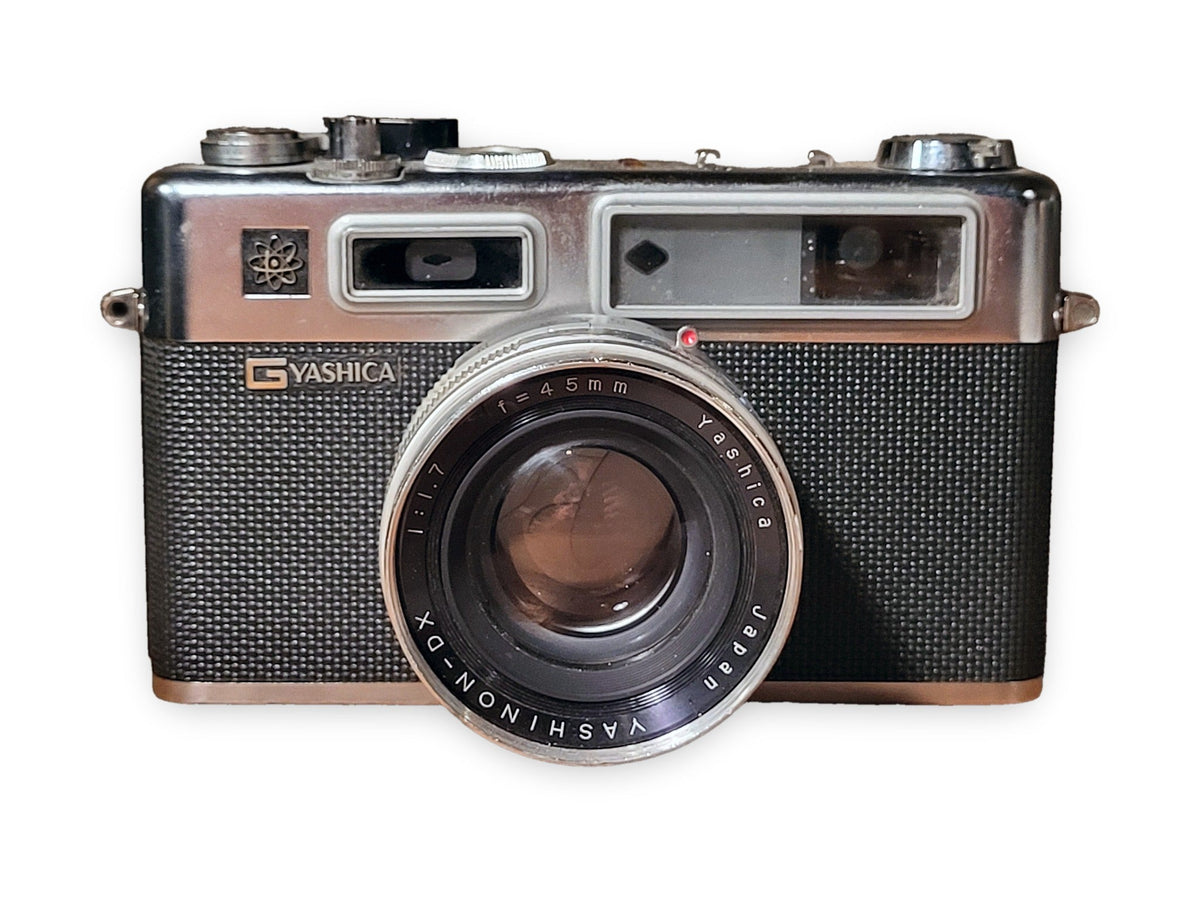 Yashica Electro 35 rangefinder camera met Color-Yashinon DX 45mm f/1.7 – vintage analoge camera bij De Majum Rotterdam