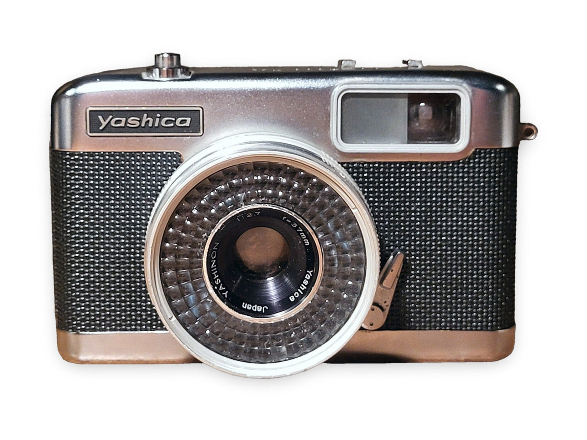 Yashica EZ-Matic 35mm compactcamera met Yashinon 37mm f/2.7 – vintage analoge camera bij De Majum Rotterdam