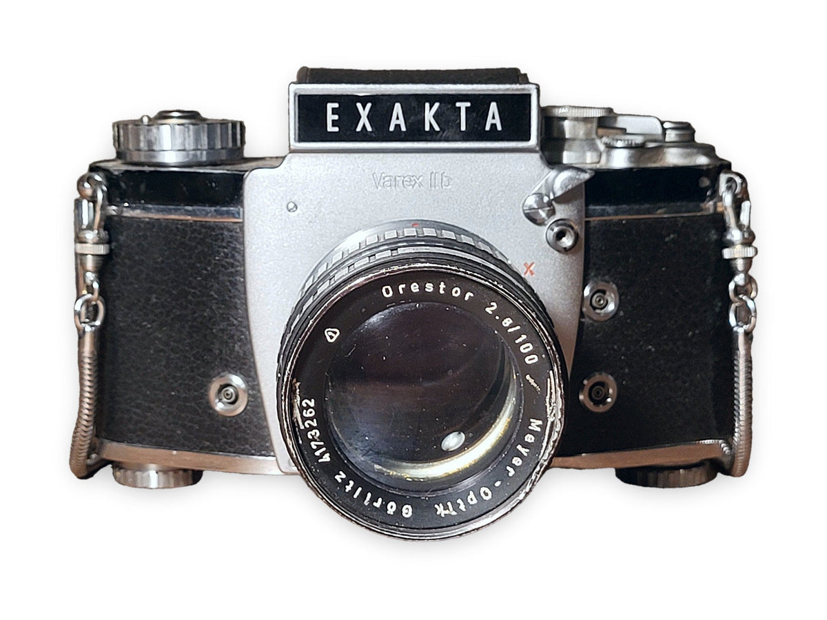 Exakta Varex IIa met Meyer-Optik Görlitz Orestor 100mm f/2.8 – vintage analoge camera bij De Majum Rotterdam