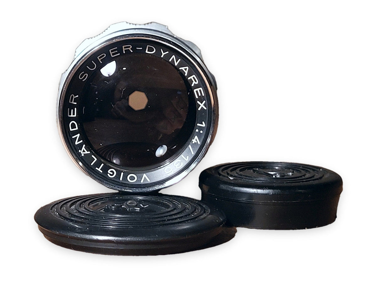 Voigtländer Super-Dynarex 4/135mm lens met doppen