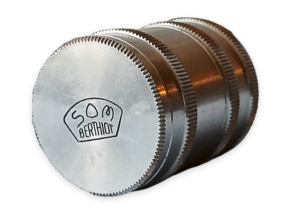 SOM Berthiot Vintage Metalen Lensaccessoires – Lensdoppen + Zonnekap – foto 1